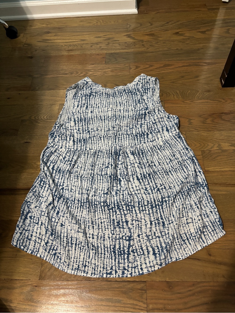 Cynthia Rowley Sleeveless Blue & White Printed Button-Front Women's Top - Picture 4 of 4